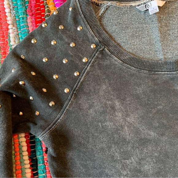 VOLCOM black studded shoulder sweatshirt - Picture 2 of 5